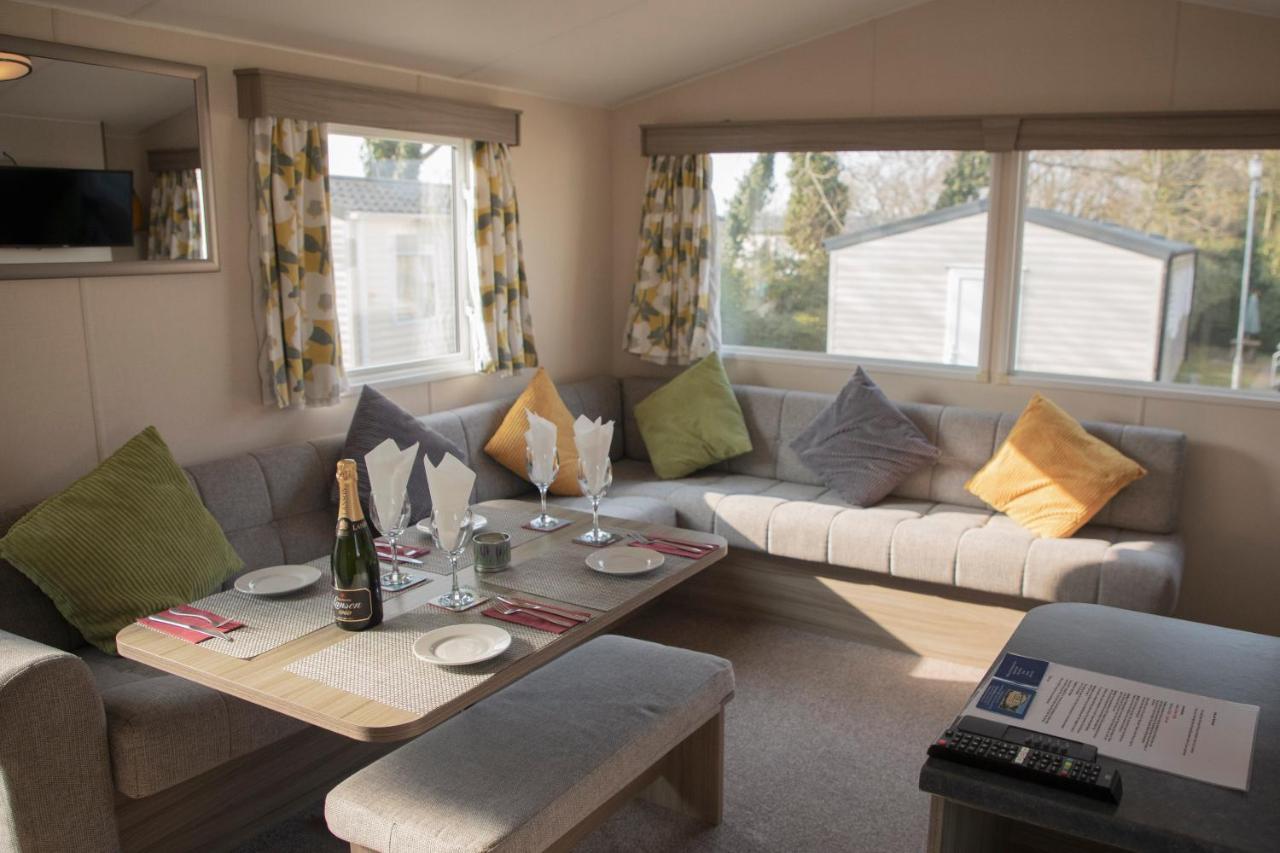 41 Orchard Bank, 3 Bed, Rockley Park Poole Villa Kültér fotó